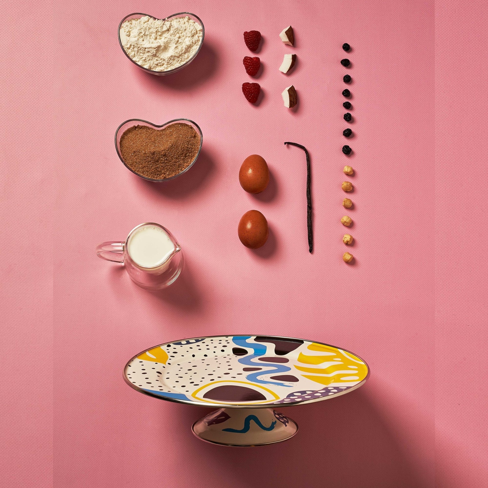 Art_Deco_Cake_Serving_Plate_Cake_Stand_Enameled_Steel_Handmade_Sustainable_30cm-Lifestyle-FB15300-ETUGENE