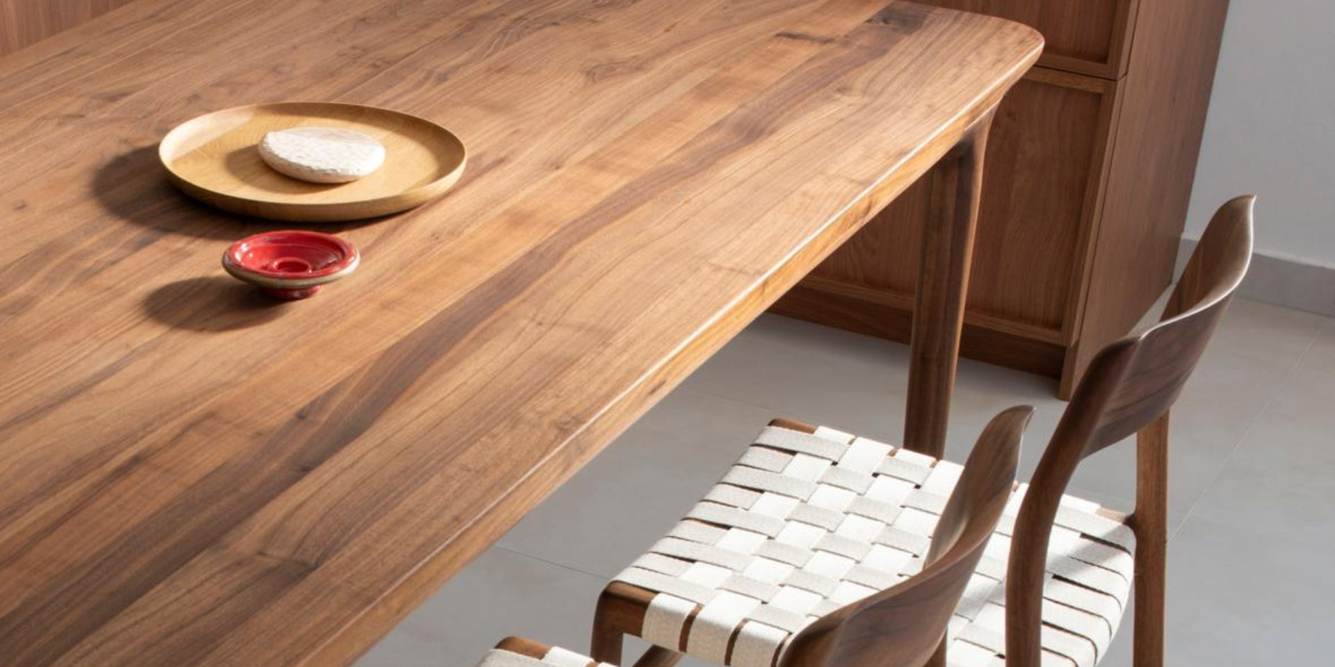 Difference-between-Walnut-Oak-Wood-Home-Furniture-ETUGENE