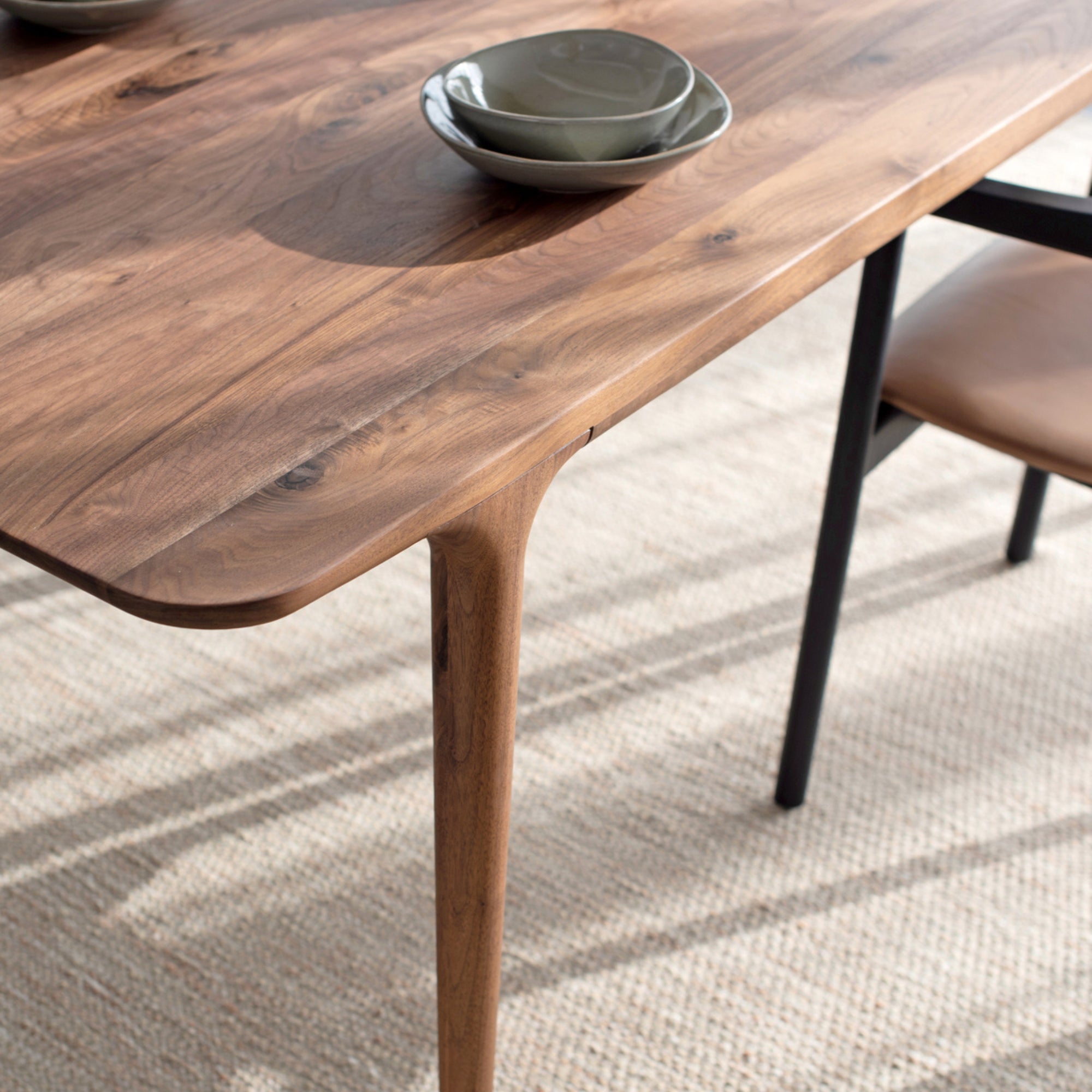Dining-Table-Fawn-Wood-Table-160-180-200-220cm-for-4-8-Persons-Walnut-Details-HomeFurniture-ETUGENE