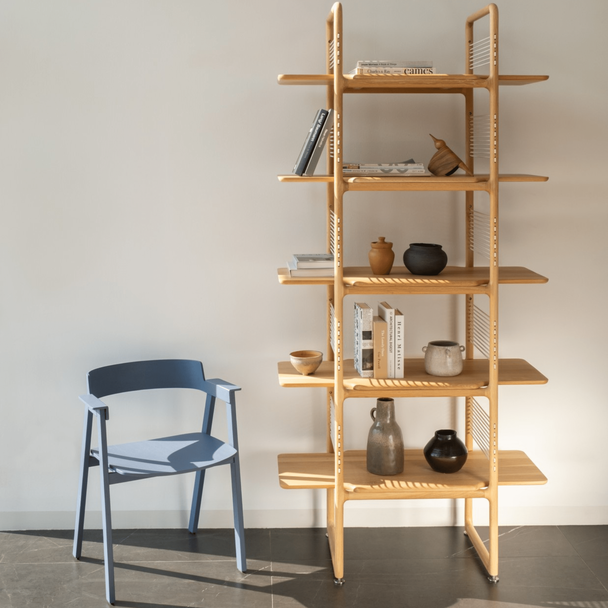 Flip-Chair-oak-lacquered-blue-lifestyle-DiningRoom-HomeFurniture-ETUGENE