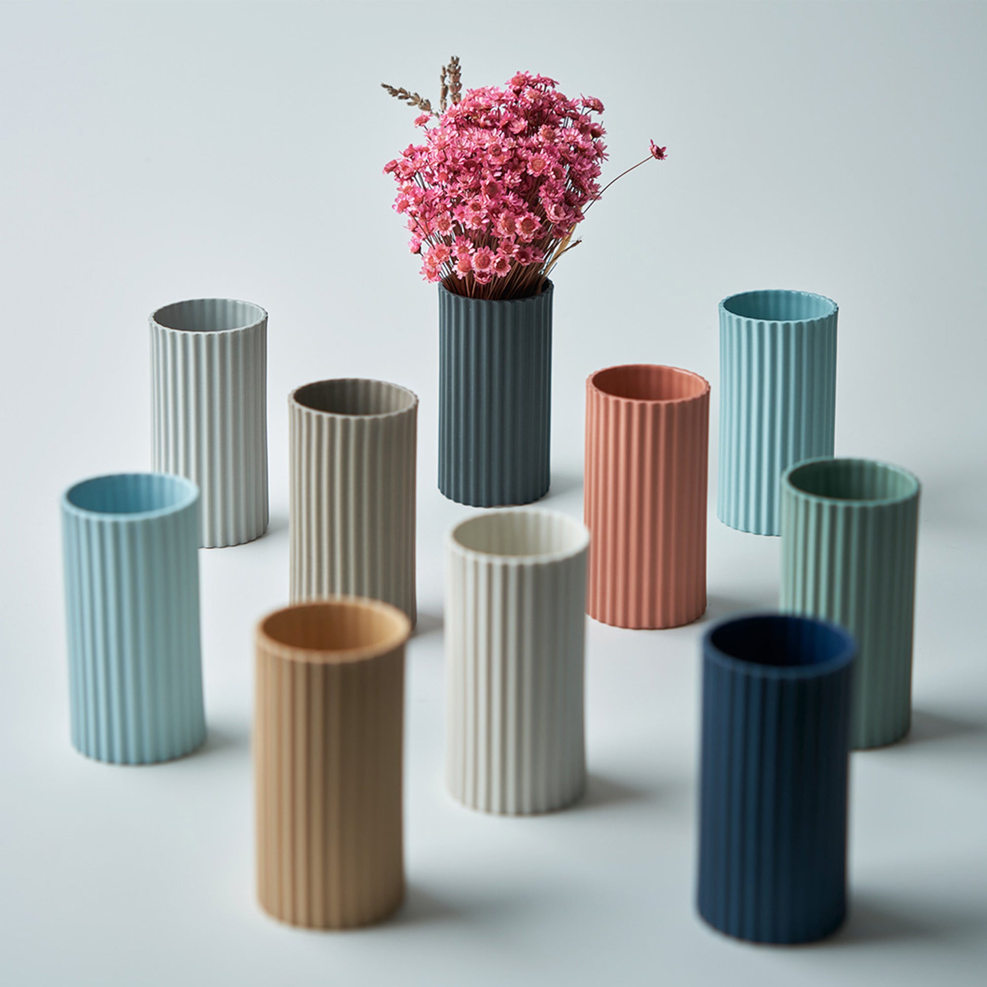 Handmade-Corinth-Short-Vase-Black-Porcelain-Sustainable-10.8cm-Set-ETUGENE