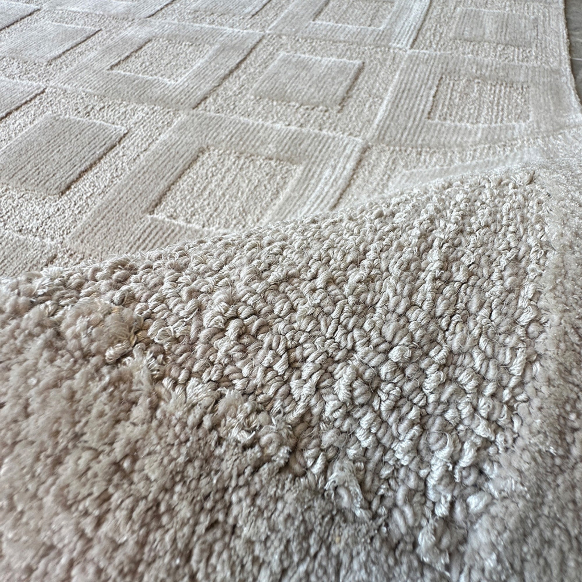 Handmade Wool Rug Tuft Weaving, Sustainable Contemporary Carpet, Beige Square Design, Rectangular Shape, Custom Made On-Demand in Turkiye_ETUGENE_Karre-001-D-D6-Tuft