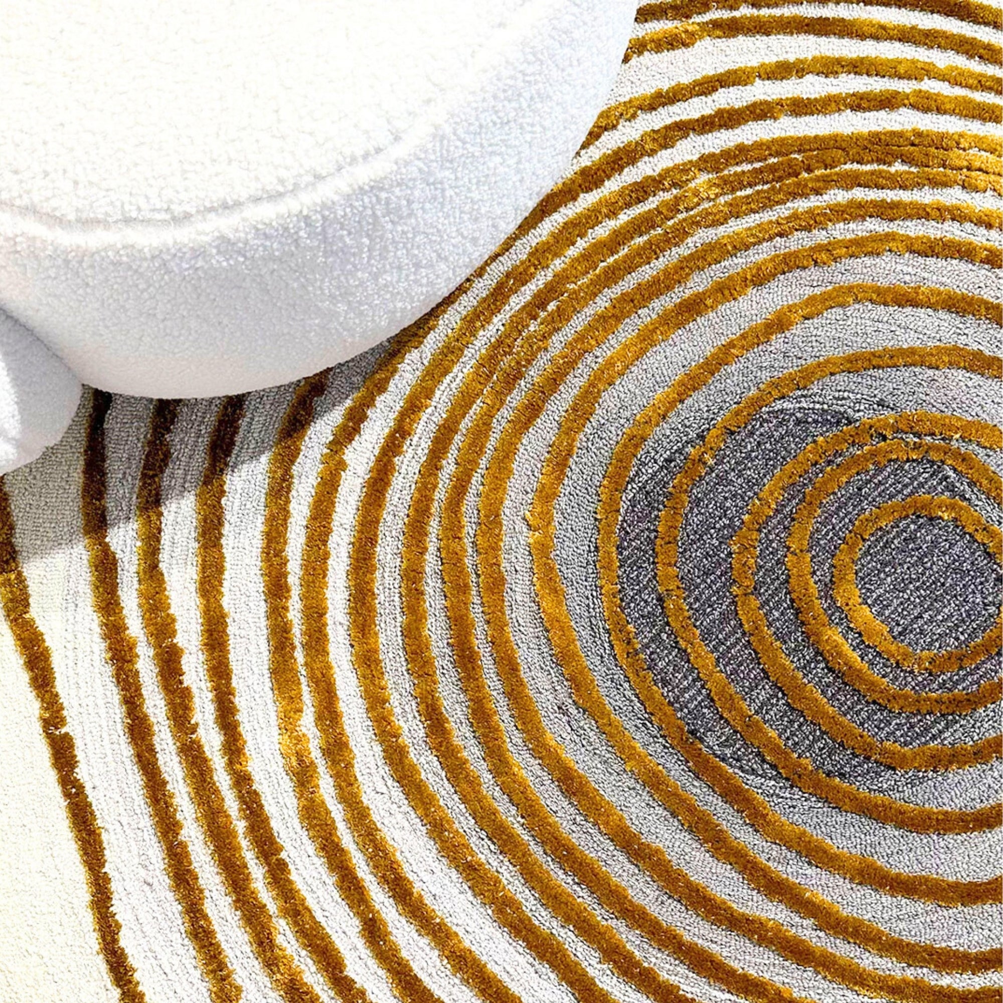 Handmade Wool Rug Tuft Weaving, Sustainable Contemporary Carpet, Bold Rings, Round Shape, Custom Made On-Demand in Turkiye_ETUGENE_Helix-001-F-Lifestyle