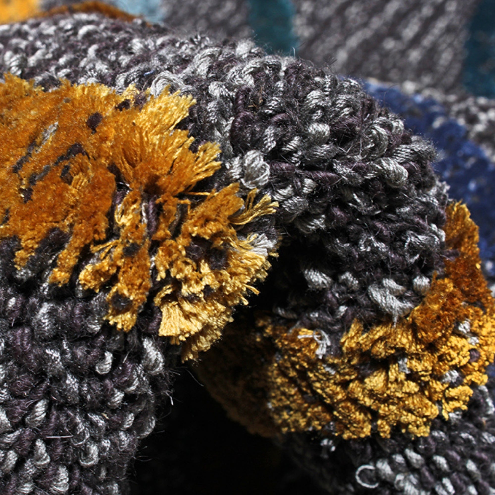 Handmade Wool Rug Tuft Weaving, Sustainable Contemporary Carpet, Flowing Curves, Round Shape, Custom Made On-Demand in Turkiye_ETUGENE_Helix-003-JX-Tuft