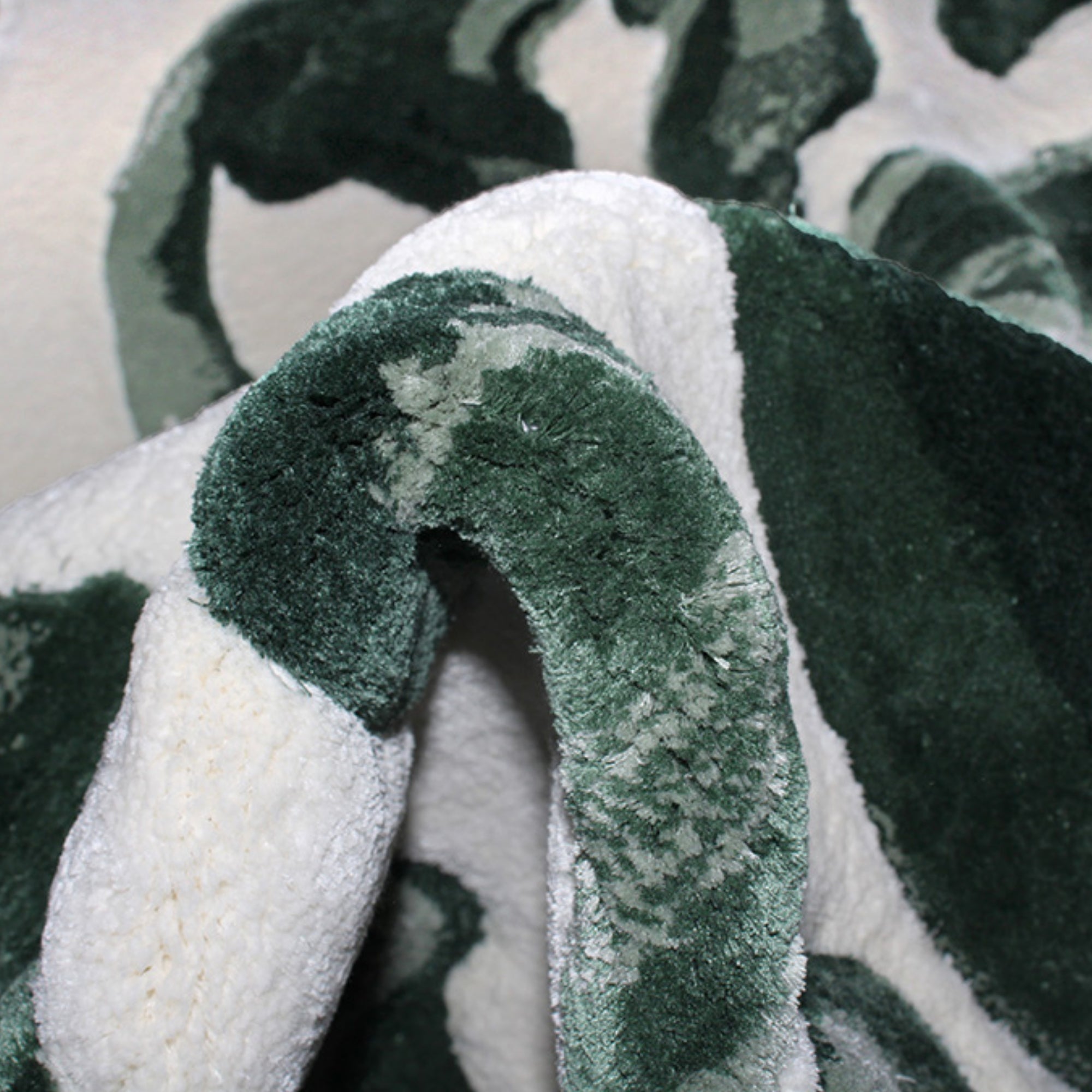 Handmade Wool Rug Tuft Weaving, Sustainable Contemporary Carpet, Green Baroque Design, Rectangular Shape, Custom Made On-Demand in Turkiye_ETUGENE_Mallorca-001-GD-Tuft