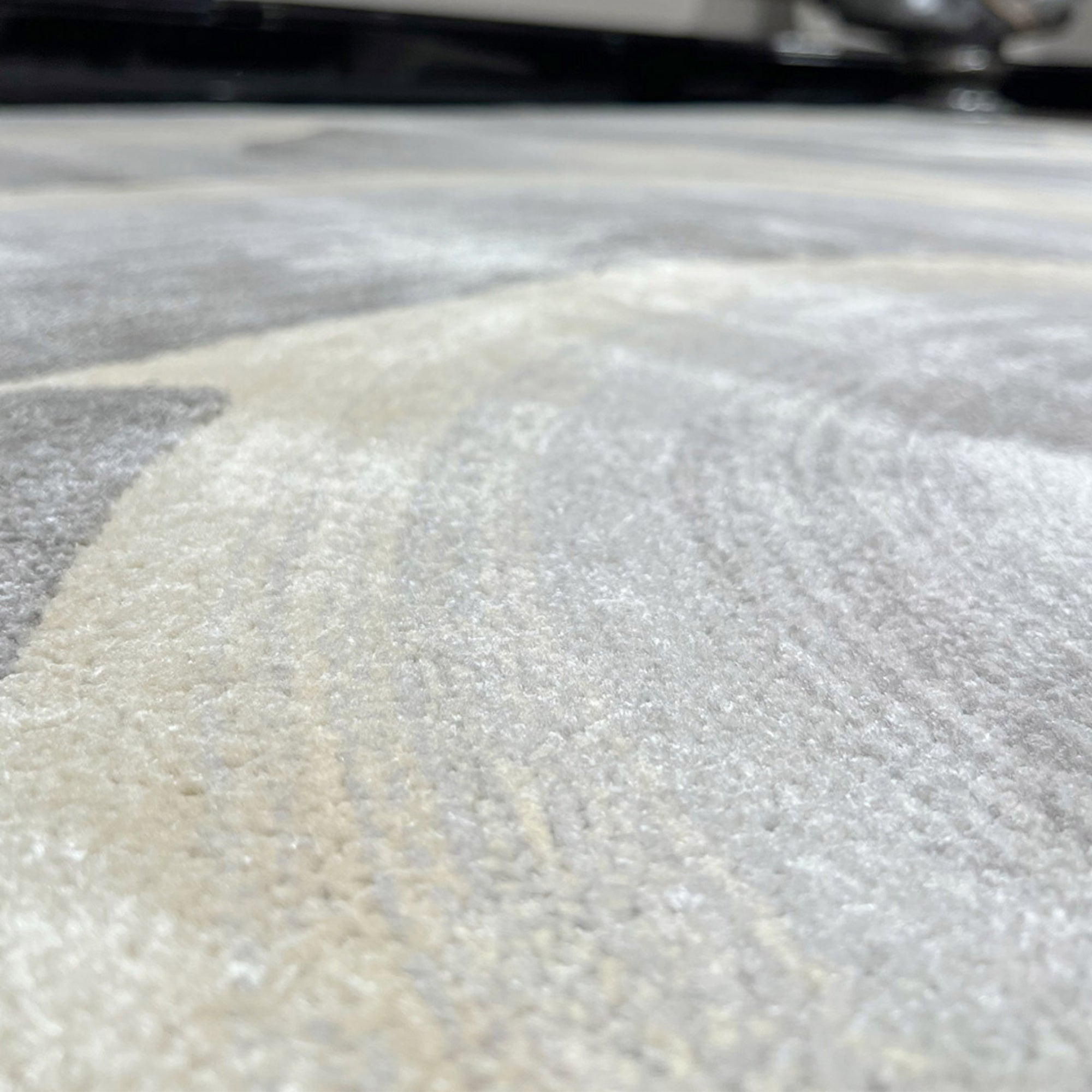 Handmade Wool Rug Tuft Weaving, Sustainable Contemporary Design Carpet, Grey Rounded Shapes, Irregular Shape, Custom Made On-Demand in Turkiye_ETUGENE_Geo-007-T-Floor