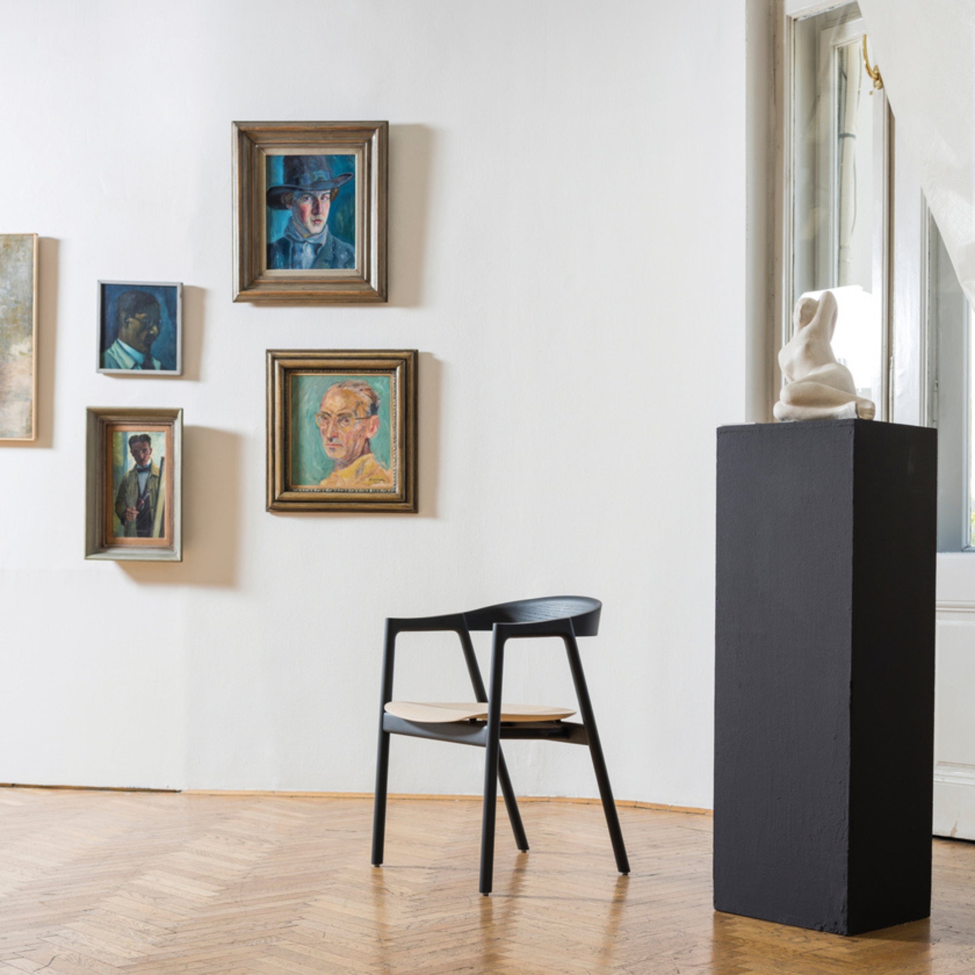 Muna-Chair-SolidOak-Black-White-Lacquered-Design-DiningRoom-HomeFurniture-ETUGENE