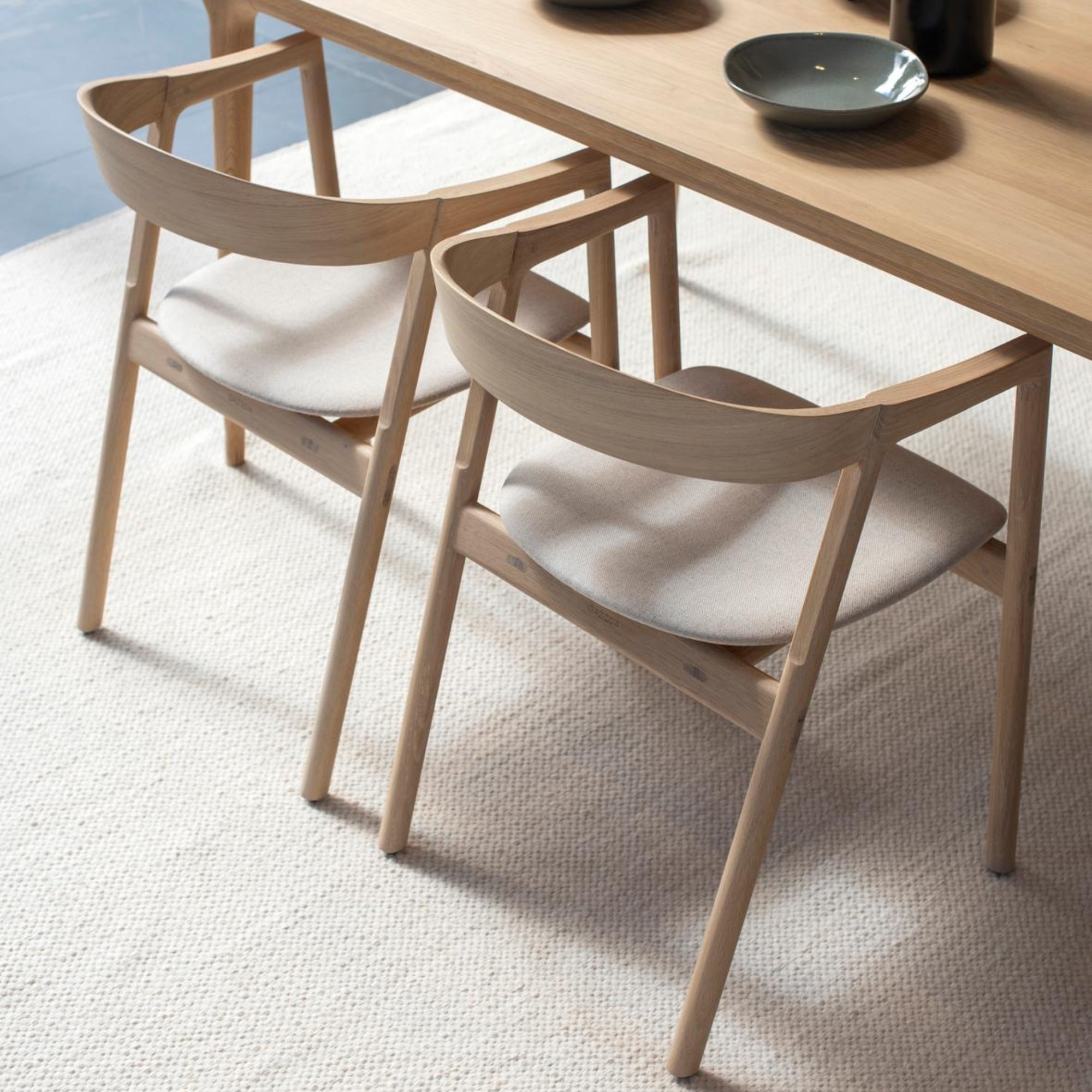 Muna-Chair-SolidOak-Upminster-Upholstered-Zoom-DiningRoom-HomeFurniture-ETUGENE