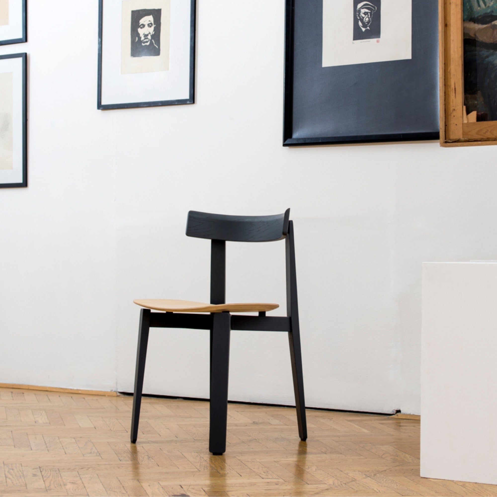 Nora-Chair-oak-lacquered-black-White-Oil-Style-DiningRoom-HomeFurniture-ETUGENE