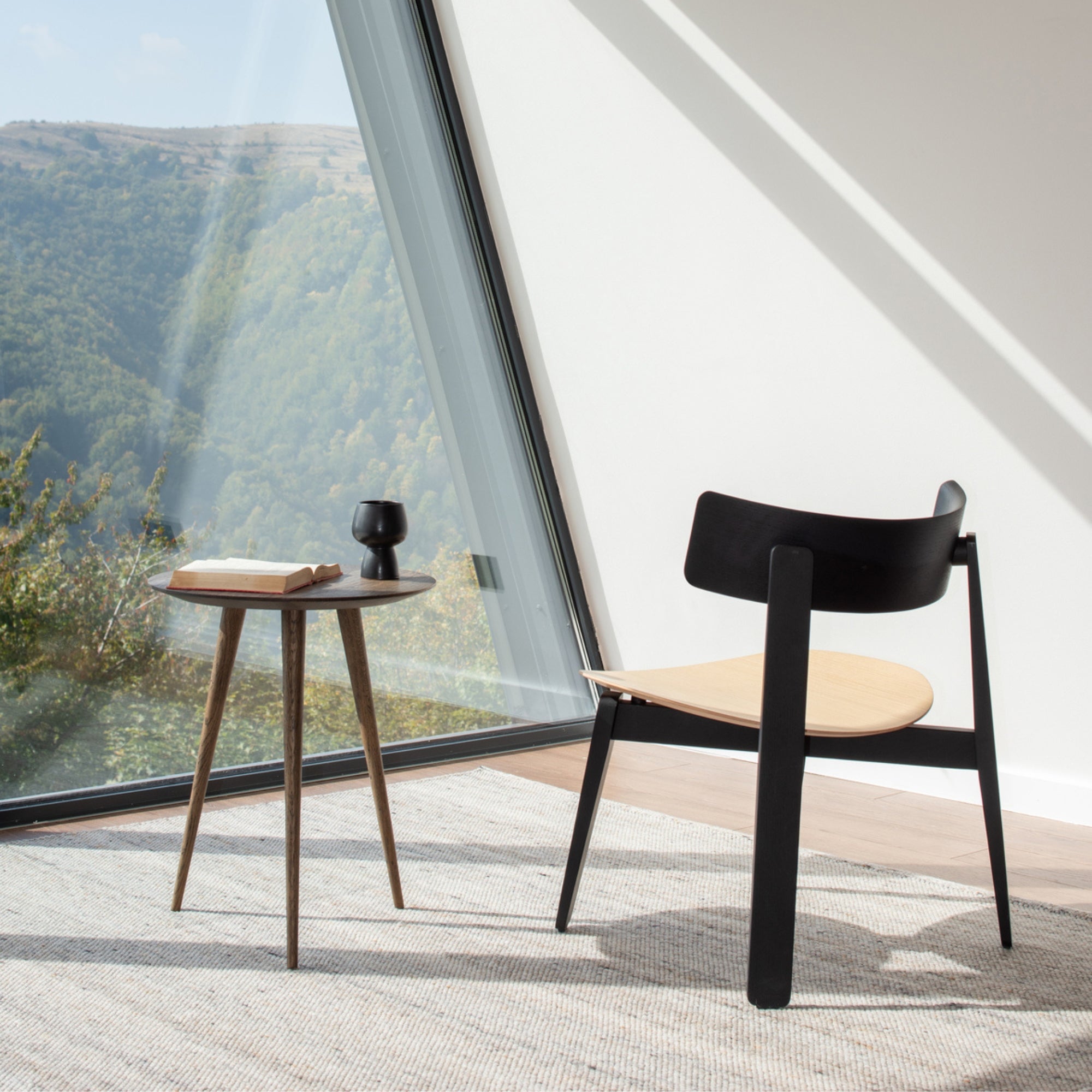 Nora-Lounge-Chair-oak-lacquered-lifestyle-HomeFurniture-ETUGENE