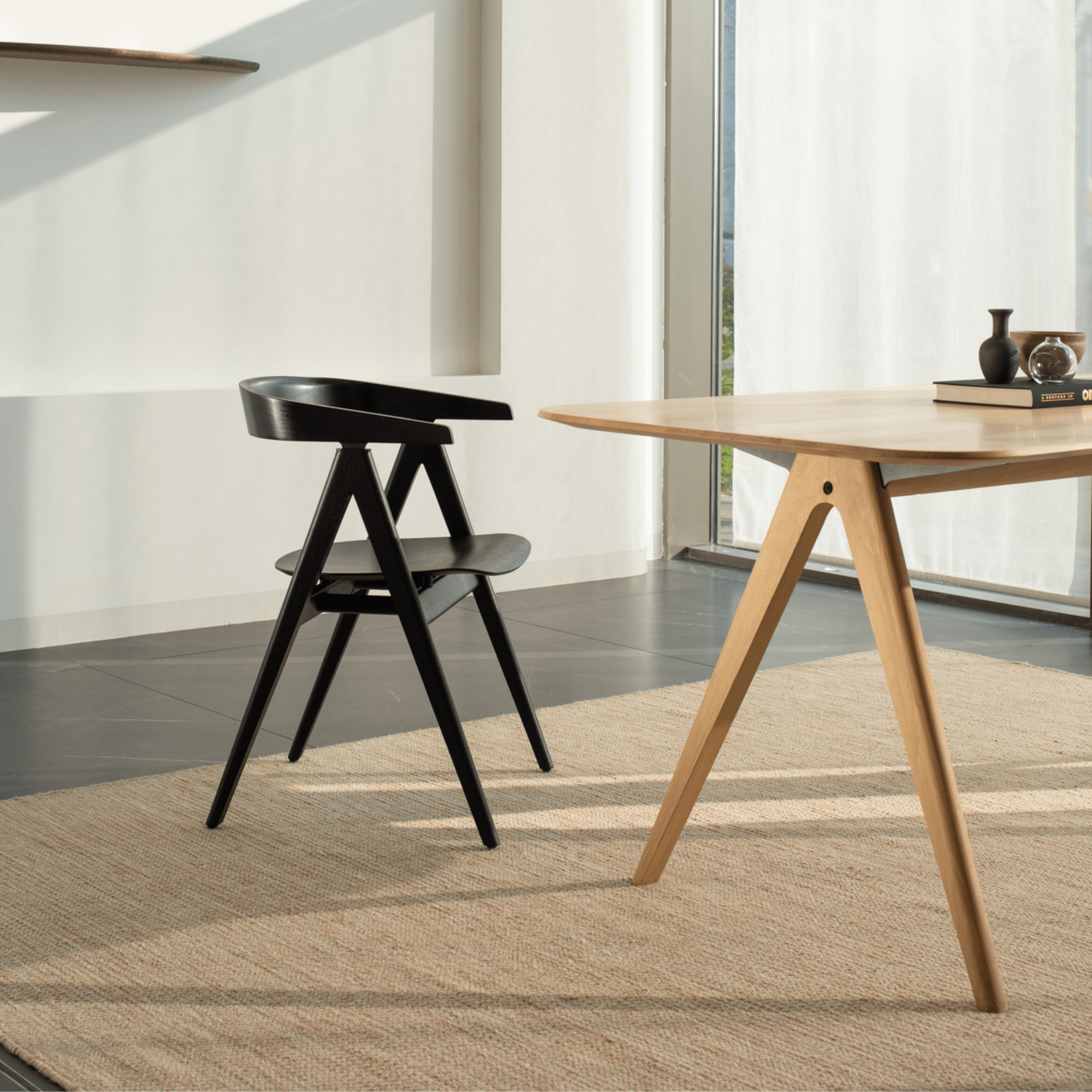 Ava-Chair-oak-lacquered-Black-single-DiningRoom-HomeFurniture-ETUGENE
