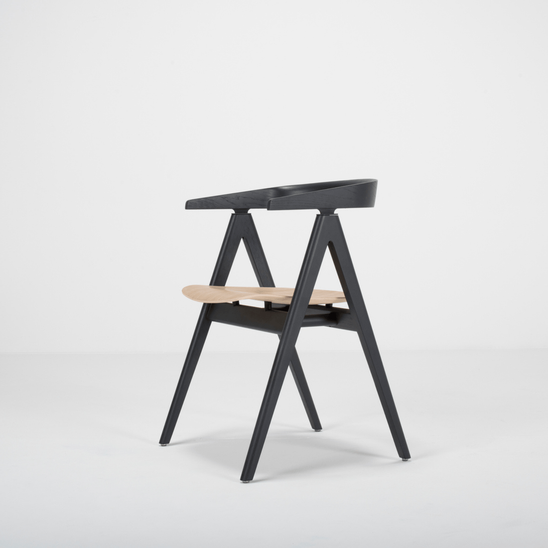 Ava-Chair-oak-lacquered-Black-white-front-DiningRoom-HomeFurniture-ETUGENE