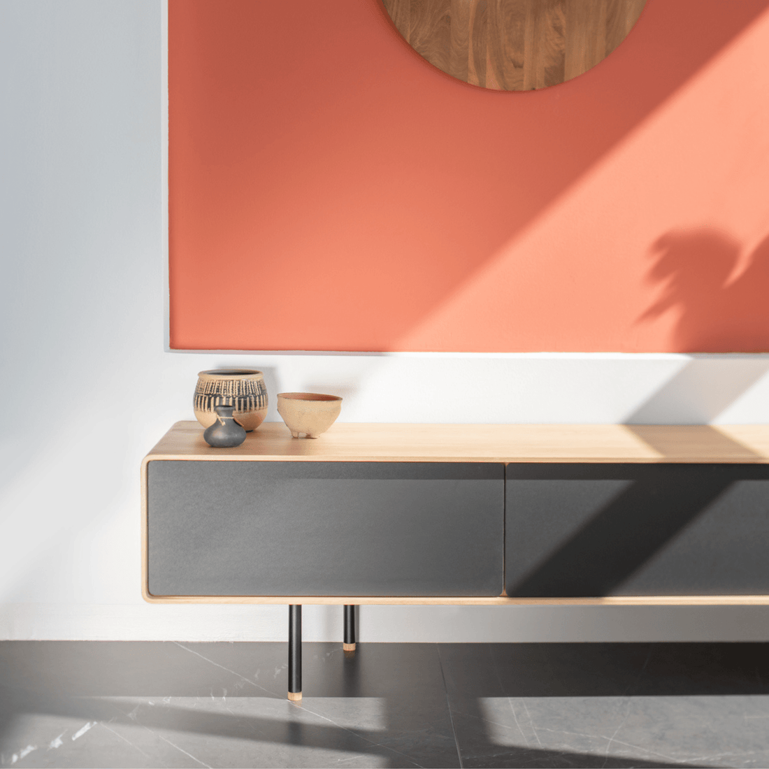 Fina-Lowboard-oak-natural-nero-3drawers-lifestyle-HomeFurniture-ETUGENE