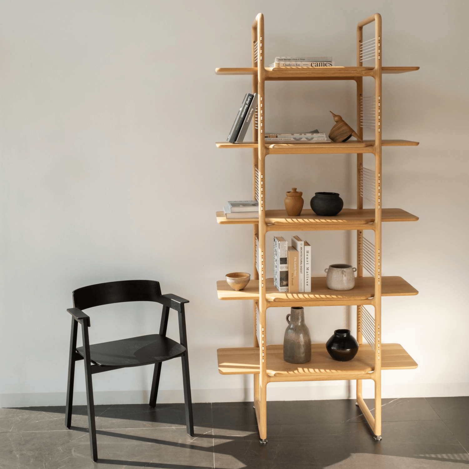 Flip-Chair-oak-lacquered-black-lifestyle-DiningRoom-HomeFurniture-ETUGENE