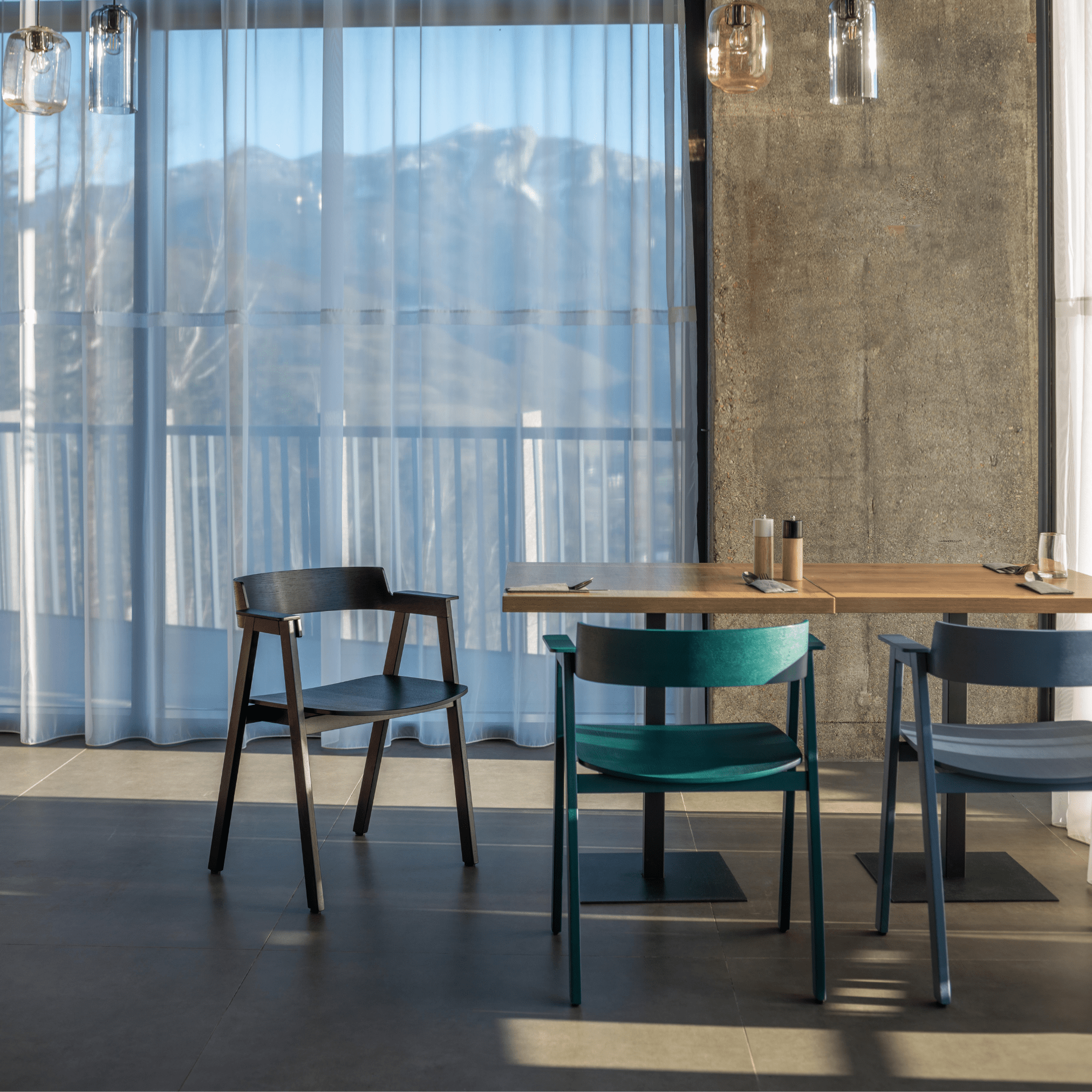 Flip-Chair-oak-lacquered-black-table-DiningRoom-HomeFurniture-ETUGENE