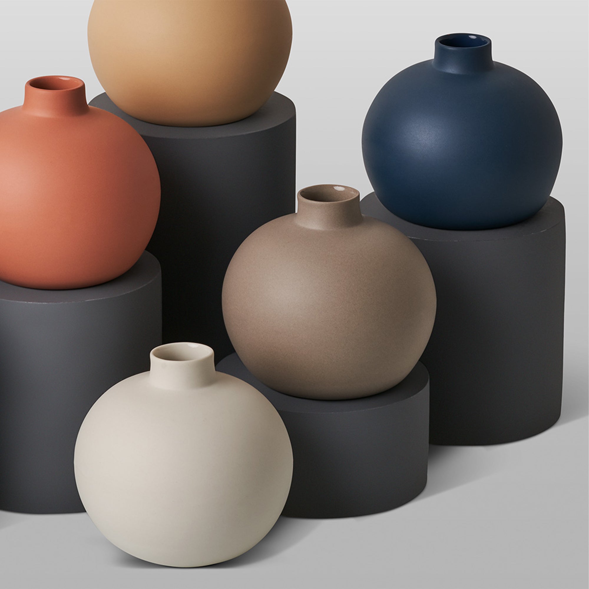 Handmade-Ball-Vase-All-Colors-Porcelain-Sustainable-10cm-Contemporary-Flower-Vase-Home-Decoration-Lifestyle-ETUGENE