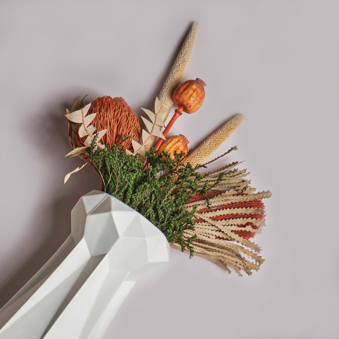 Handmade-Chess-Queen-Vase-Ivory-Porcelain-Sustainable-22.5cm-Flower-ETUGENE