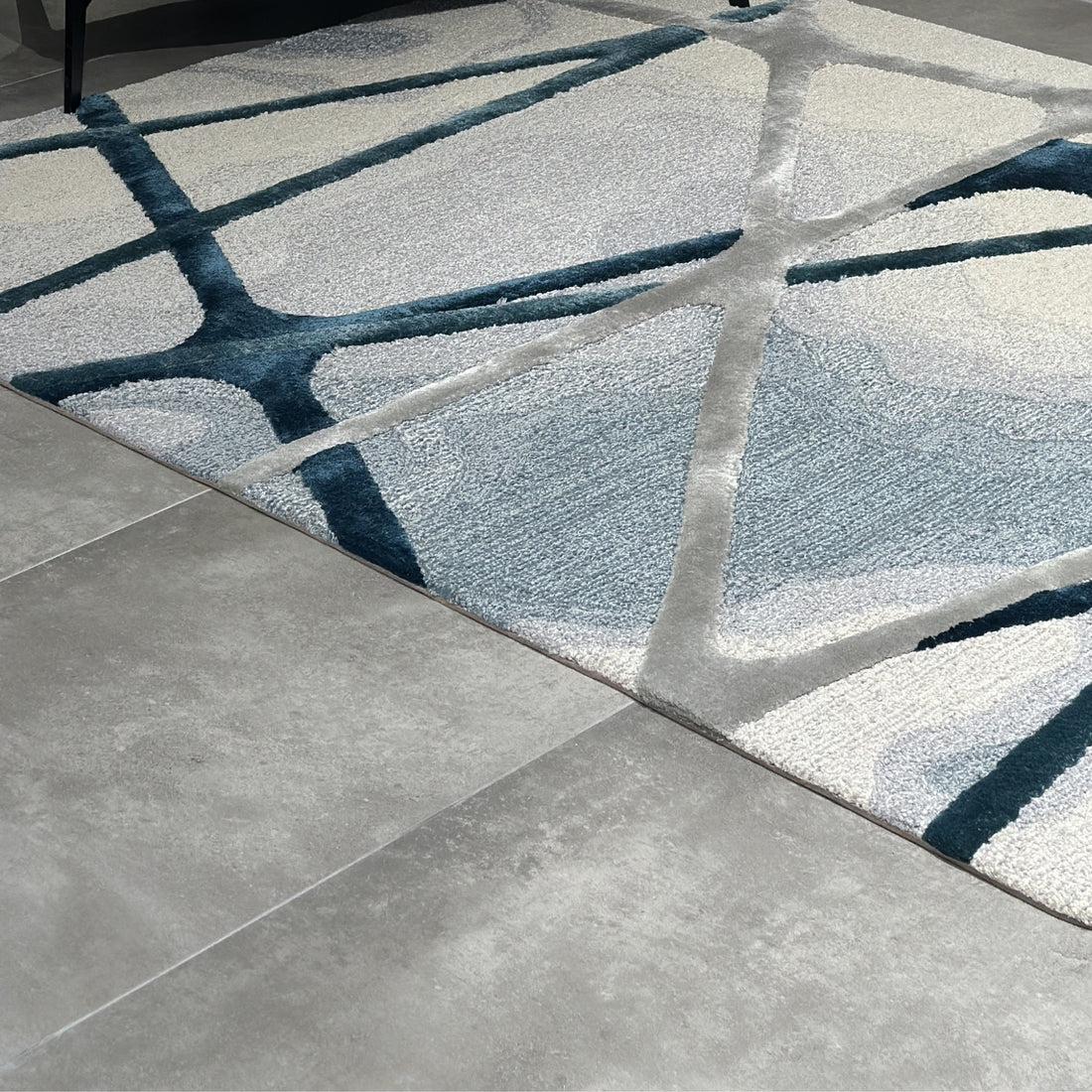 Handmade Wool Rug Tuft Weaving, Sustainable Contemporary Carpet, Geometric Design, Rectangular Shape, Custom Made On-Demand in Turkiye_ETUGENE_Cross-001-J-Floor