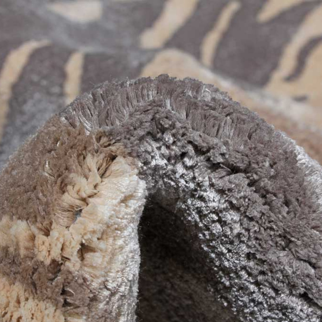 Handmade Wool Rug Tuft Weaving, Sustainable Contemporary Carpet, Interlocking Loops Design, Irregular Shape, Custom Made On-Demand in Turkiye_ETUGENE_Geo-008-D-Tuft