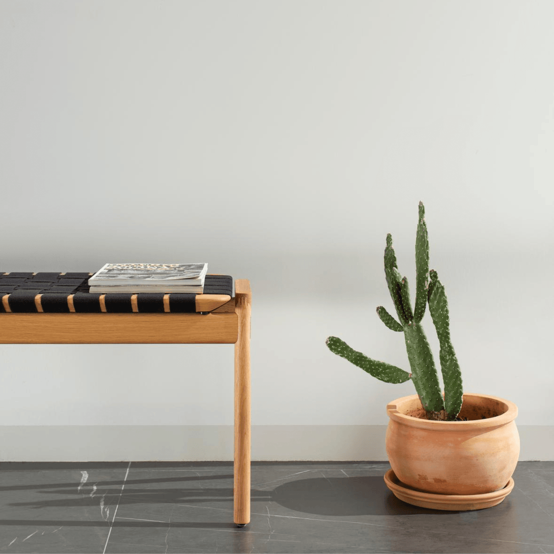 Klupa-Bench-oak-black-canva-160cm-lifestyle-HomeFurniture-ETUGENE