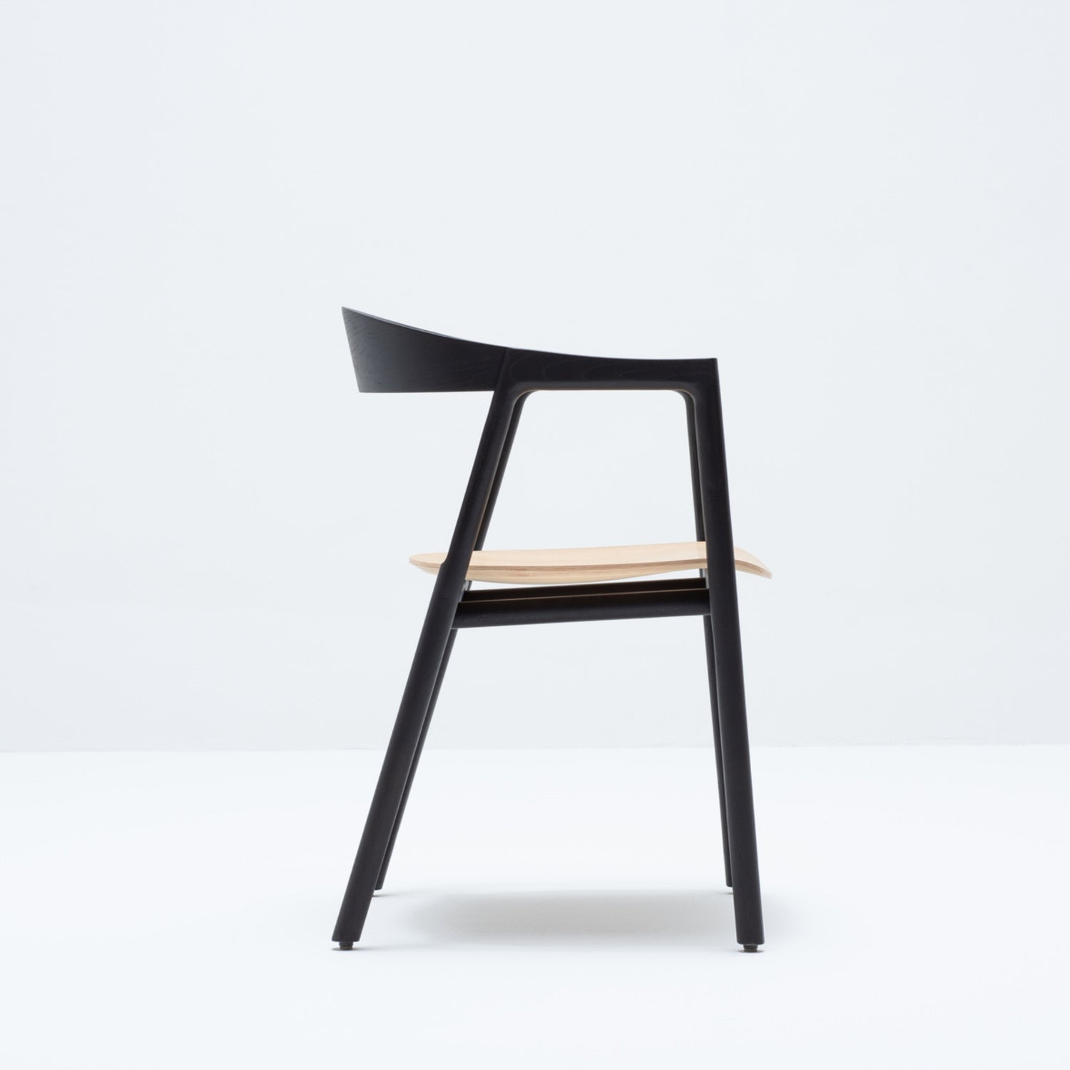 Muna-Chair-SolidOak-Black-White-Lacquered-Side-DiningRoom-HomeFurniture-ETUGENE
