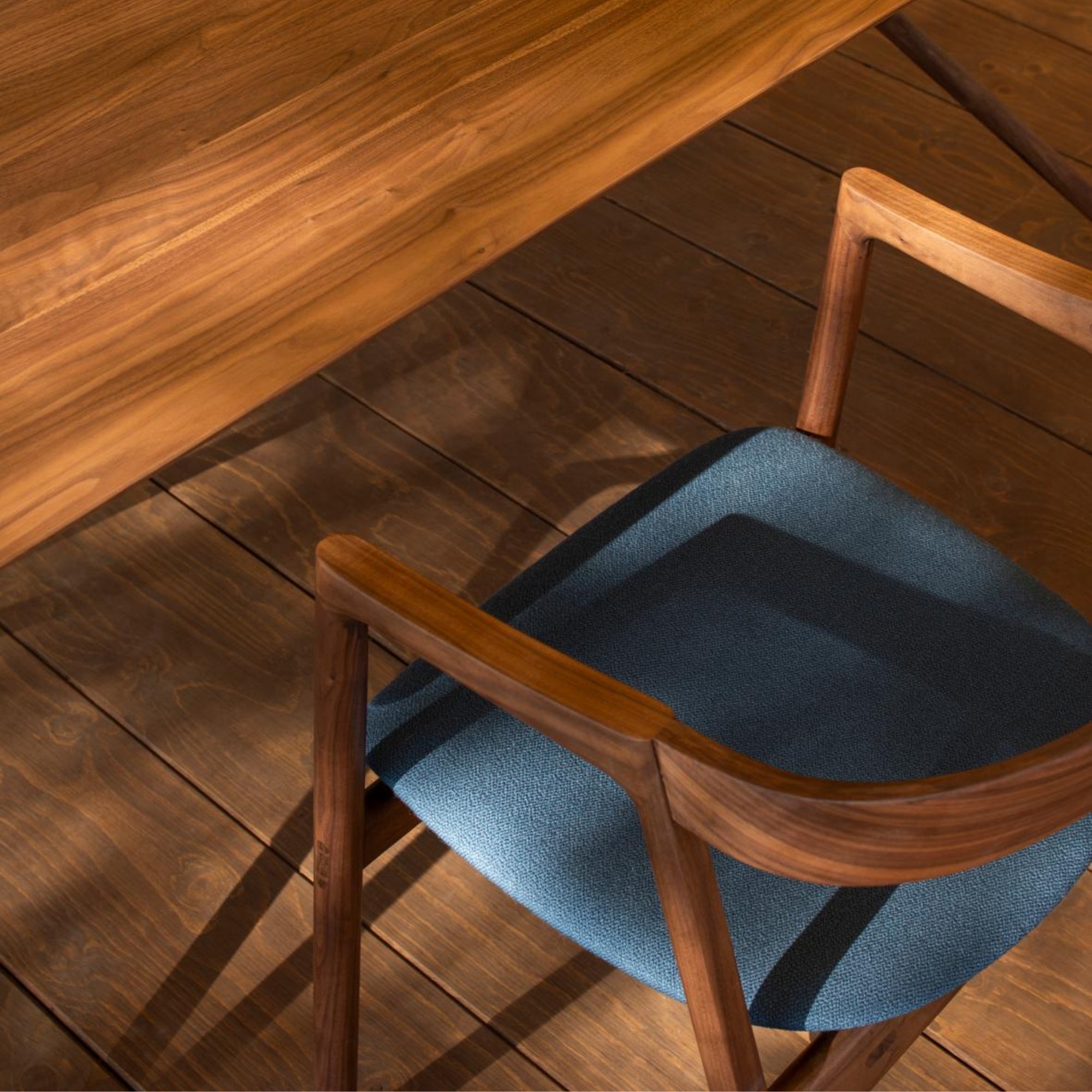 Muna-Chair-SolidWalnut-Vidar-Upholstered-Style-DiningRoom-HomeFurniture-ETUGENE