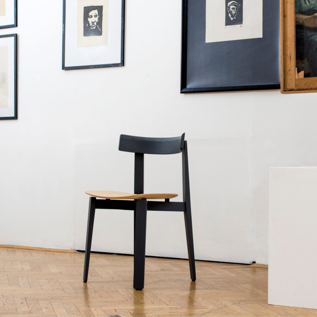 Nora-Chair-oak-lacquered-black-White-Oil-Style-DiningRoom-HomeFurniture-ETUGENE