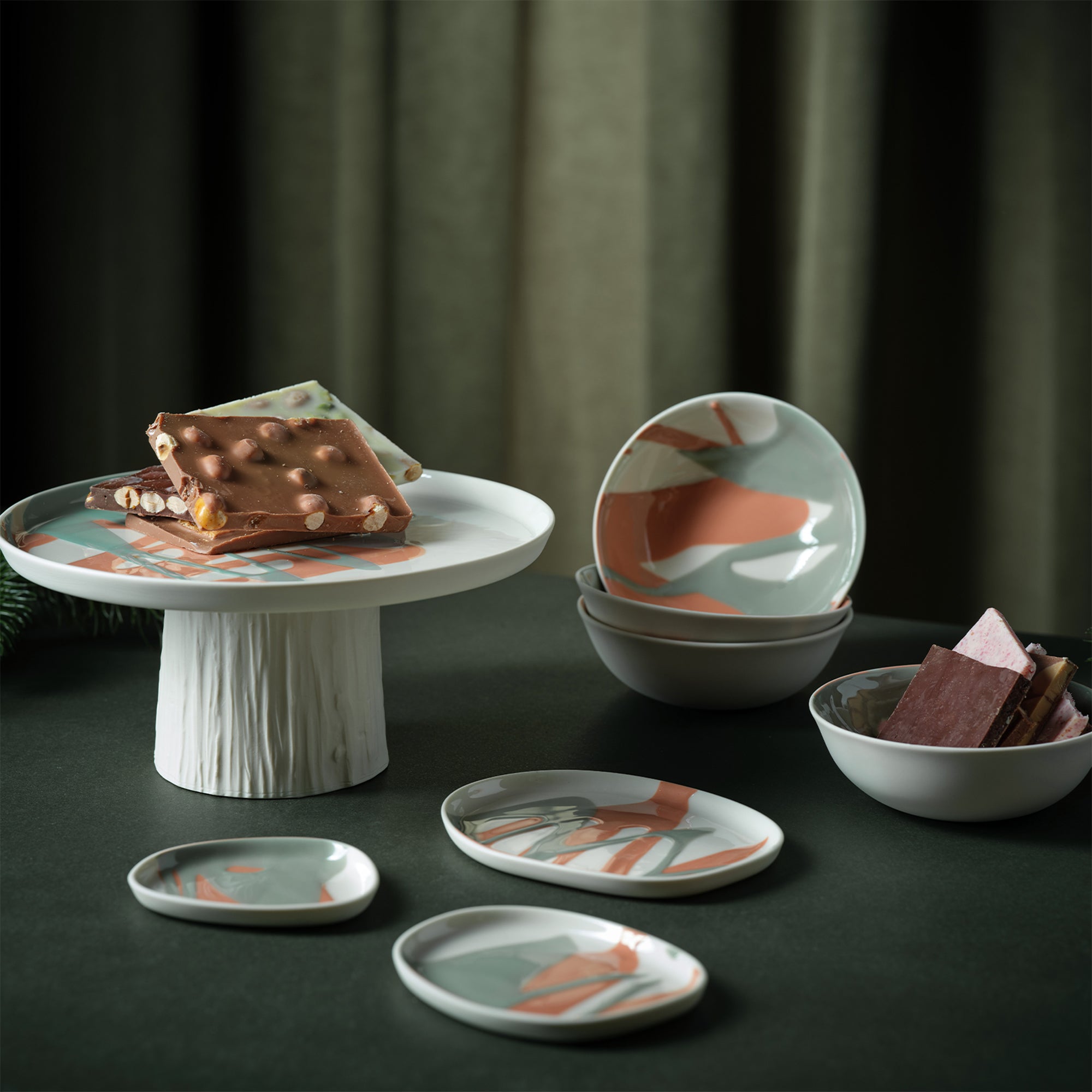 Pebble-Plate-Colour-Wave-Set-Of-3-Porcelain-Handmade-Lifestyle-ETUGENE