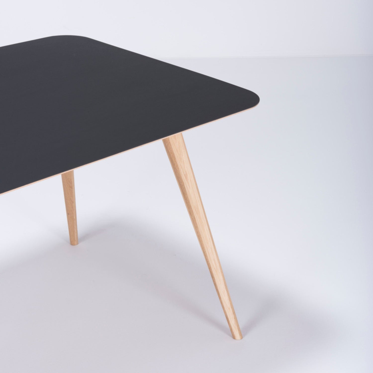 Stafa-Dining-Table-Solid-Wood-Linoleum-Nero-TopView-ETUGENE