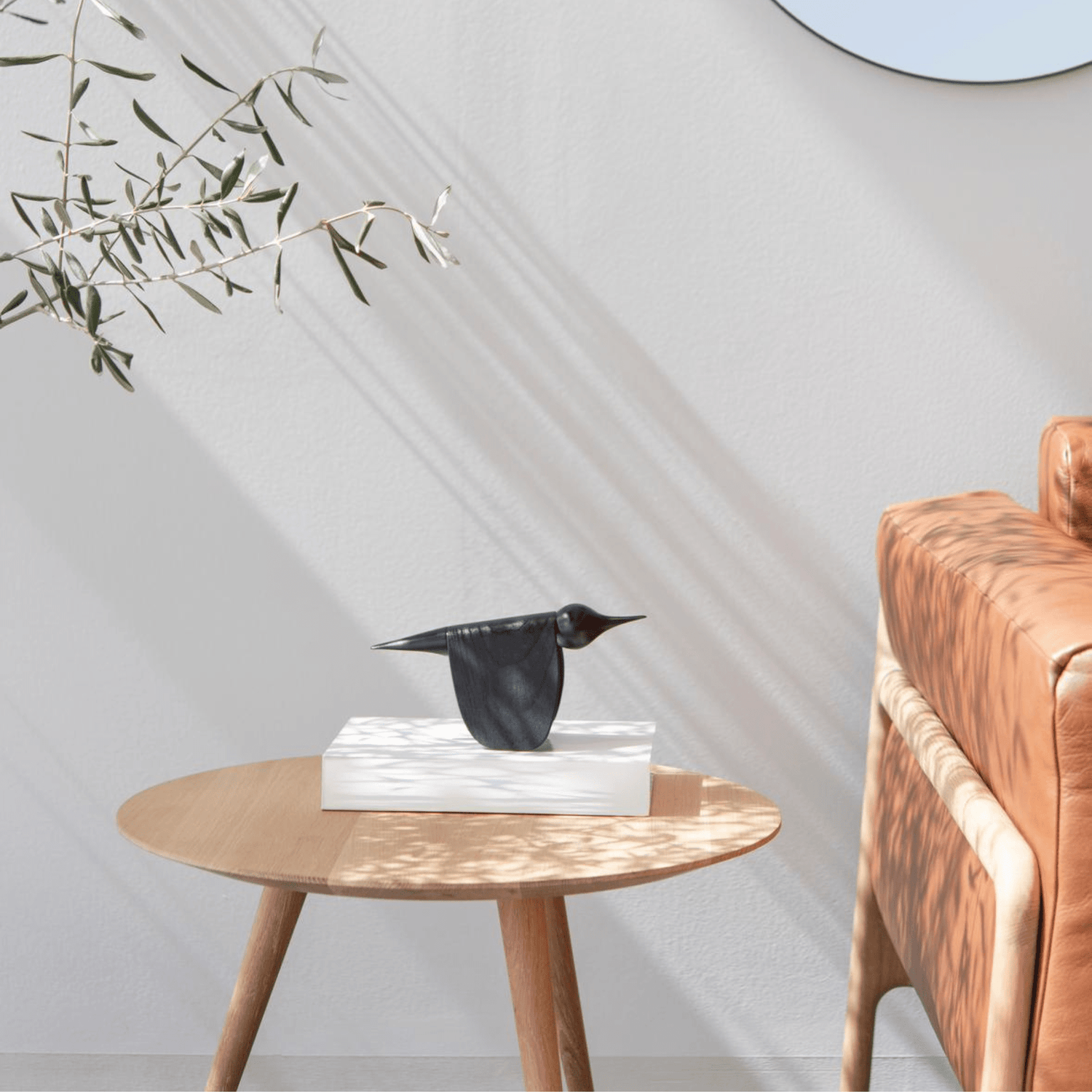 Tika-Lacquered-Oak-black-Accessories-lifestyle-HomeFurniture-ETUGENE