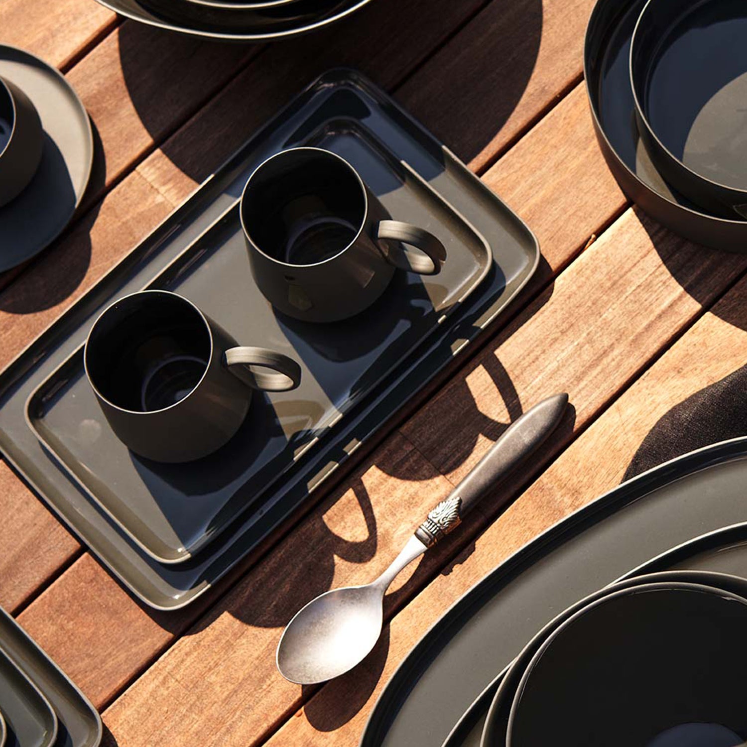 Tube-Mug-Set-Of-2-Black-Porcelain-Handmade-Table-ETUGENE