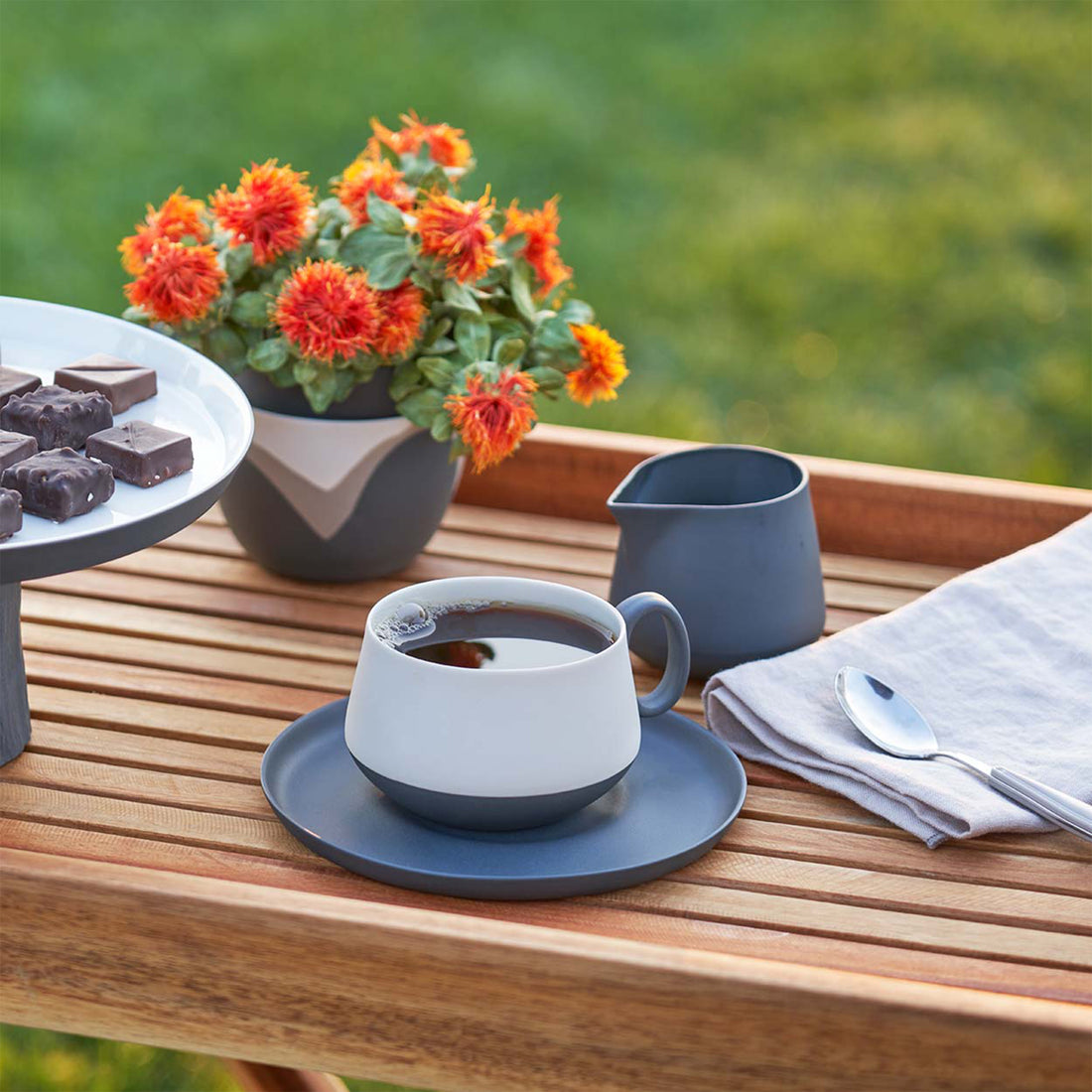 Tube-Tea-Cup-With-Saucer-Set-Of-2-Black-Ivory-Porcelain-Handmade-Lifestyle-ETUGENE